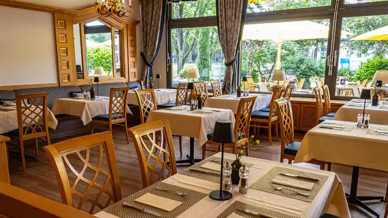 Kontakt zum Café & Restaurant Rose in Bad Krozingen | Reservierung & Anfrage Kontakt zum Café & Restaurant Rose in Bad Krozingen – jetzt reservieren oder Anfrage senden für Frühstück, Mittagessen, Veranstaltungen und mehr.